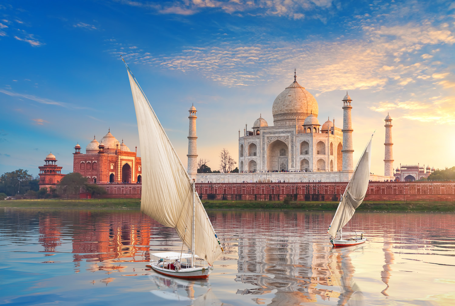 Famous Taj Mahal complex India